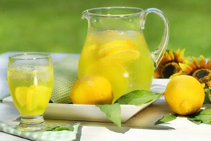 柠檬水应该怎么泡，才能达到一个最佳的养生和美颜效果吗?